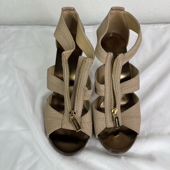 Michael Kors Berkley T-strap Embossed Leather Sandals size 9M, Casual, Formal - Picture 4 of 9